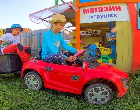 Дети и Машин. Диана, Даня и Милан едут покупать новую машину. Манкиту