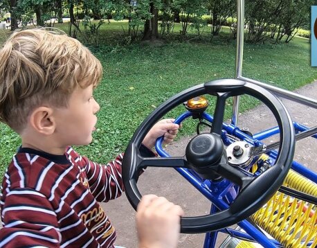 Машина скорой помощи, Пол   это лава и Машина с прицепом. Манкиту