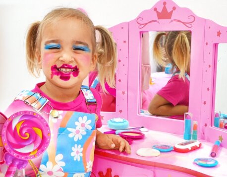 Alice and Dad pretend play Simple Rules of Good Behavior for Children