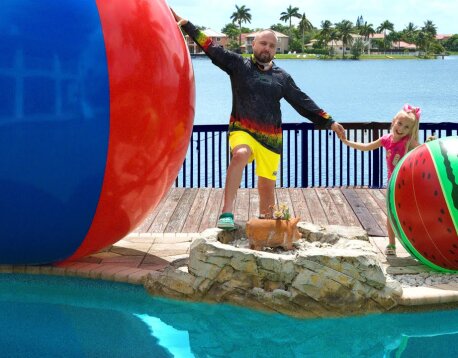Alice and Eva play Summer Activities with Dad in stories compilation