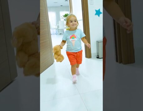 Alice Show the Importance of Cleaning Room after Fun with Balloons, Toys and Lego