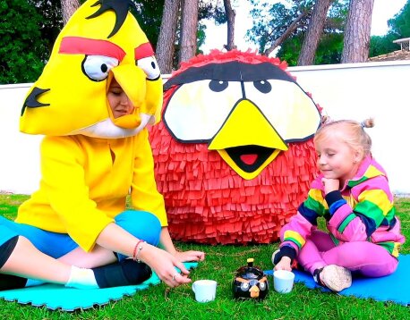 Kids find in the backyard a Colored Egg with Surprises Angry Birds