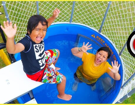 Magical Hands Surprise! Fun Games & Colorful Rain with Dad on the Inflatable Trampoline!