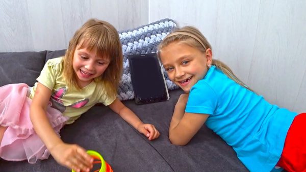Тики Таки Кидс — 24 часа с Ариной и Ярославой | Игры для девочек | Tiki Taki Kids