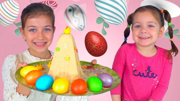 Эмилюша представляет — Эмилюша с сестренкой готовят Пасху и красят яйца