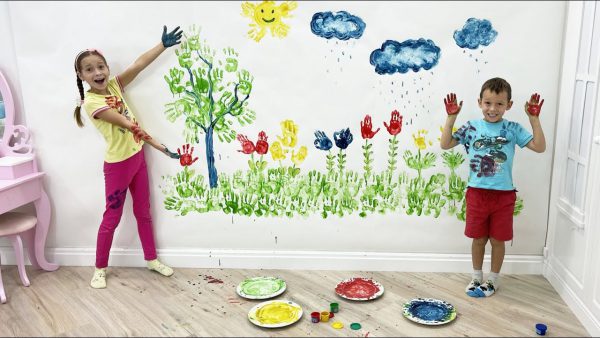 Маленькая Мисс София — София и Макс рисуют на обоях цветными красками! Правила поведения для детей