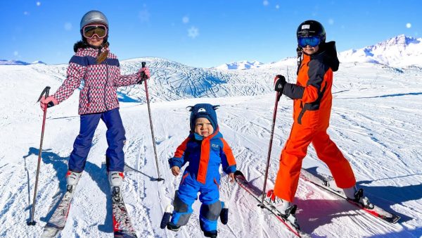 Diana and Roma Go on Ski Vacation in the French Alps — Family Fun Trip