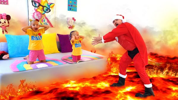 Santa is coming! Alice and Eva play the Hot vs Cold challenge joke