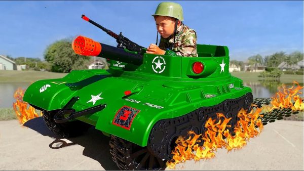 Super Senya plays Military and rides a Tank