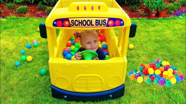 Wheels On The Bus Song (Pretend Play) | Nursery Rhymes & Kids Songs & Baby Music