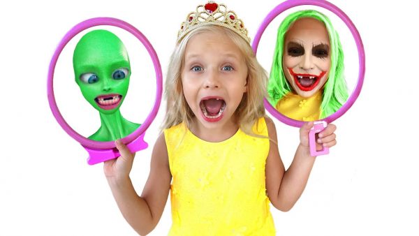 Who did Alice and Dad see in the Mirror? Kids Play with Funny Masks