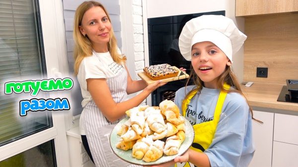 Настя і мама готують на КУХНІ десерти My little Nastya