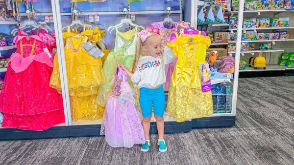 Alisa and Eva turn into kids magical costumes | Story from new house in Philadelphia, Pennsylvania