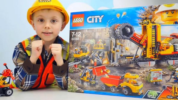 ГОРНЫЕ МАШИНЫ и шахтёры ЛЕГО СИТИ | Строитель Даник и папа собирают классную Lego технику!