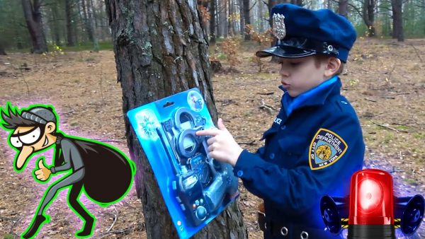 Полицейский Даник ловит бандита Джона Шулера, который украл игрушки — Весёлое видео для детей