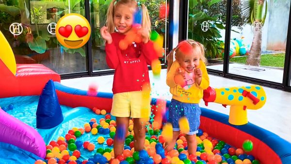 Kids Have Fun under the Rain of Colored Squeezy Balloons — funny video for toddlers