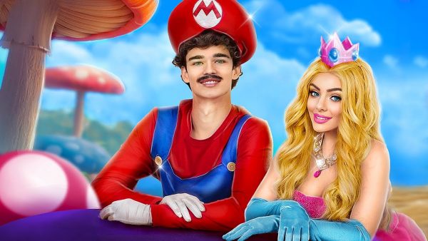 Марио спасает принцессу Пич! Братья Супер Марио в реальной жизни!