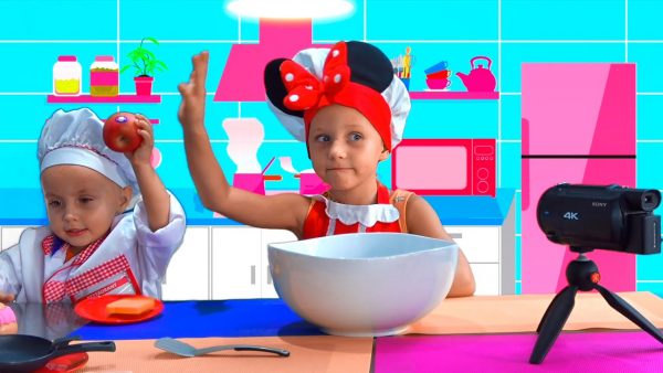 Children are preparing a surprise for Mom and Dad ! Funny videos for kids