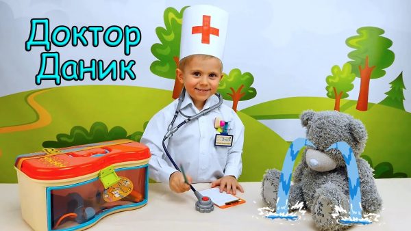 Доктор Даник лечит игрушки и свою собачку — Весёлое видео для детей