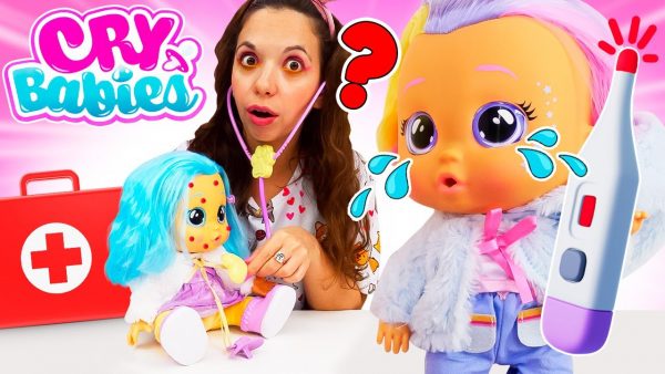 Игры в больничку с пупсами Край Бебис — почему кукла заболела? Распаковываем игрушки для детей