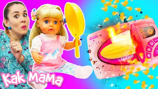 Эмили готовит ПОПКОРН! Игры для детей в готовку с Беби Бон — Как мама