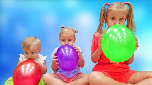 Learn Colors With Giant Dolls, Balloons and Surprises! Fun Kids Videos with Alice and Eva