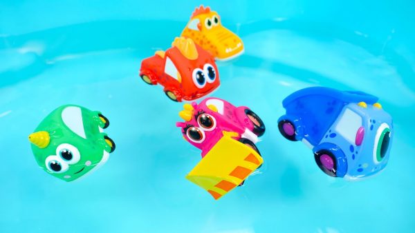 Машинки Мокас купаются! Развивающие видео для детей и мультики для самых маленьких