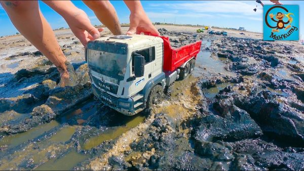 Машинки игрушки Bruder на бездорожье и воде. Манкиту