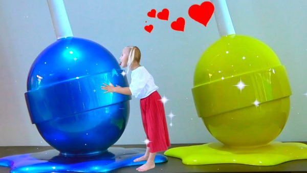 Alice’s Magical Dreams: Walking on Ceilings, Giant Objects, and Playing Invisible! 🌟