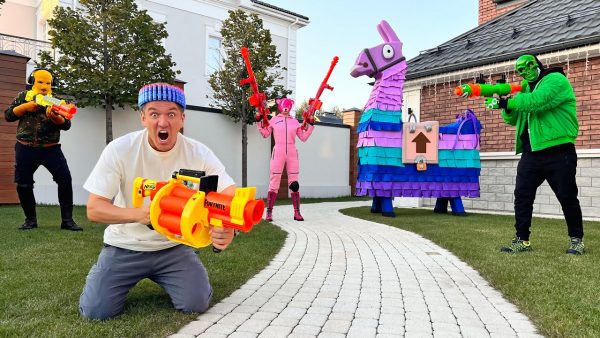 BIG FORTNITE Nerf Wars — Super Senya battle