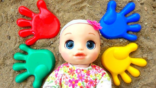 Learn colors with Baby Alive and colored hands